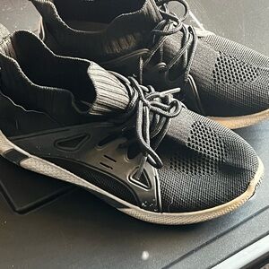 Stylish Black Men's Sneakers